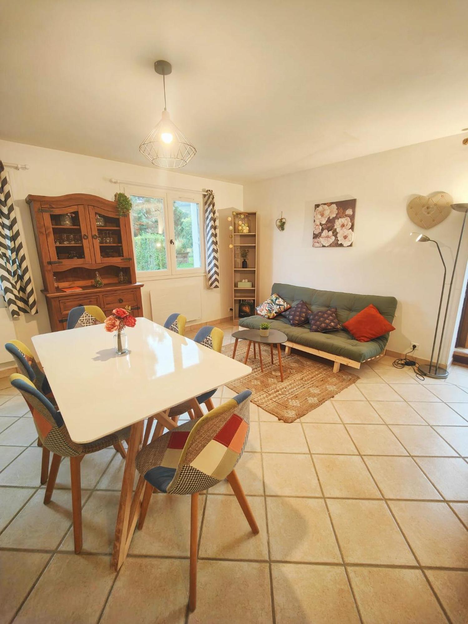 Entre Beaujolais & Maconnais Apartment